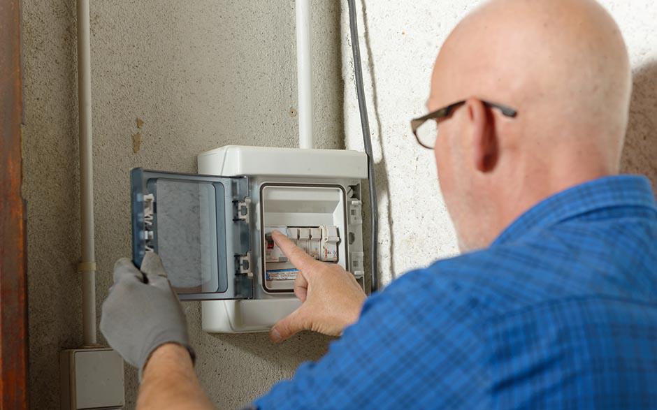 besoin d'un électricien Le Coudray-Montceaux